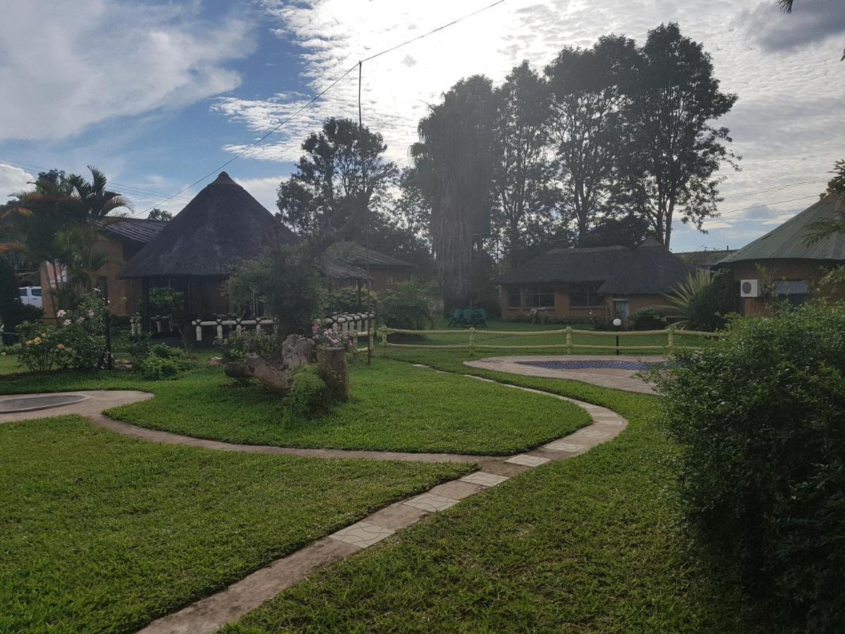 לוסקה Reed Mat Lodge מראה חיצוני תמונה