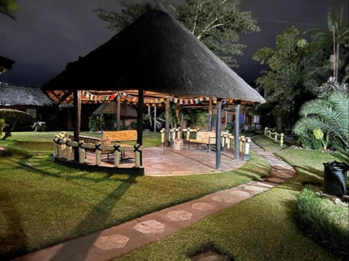 לוסקה Reed Mat Lodge מראה חיצוני תמונה