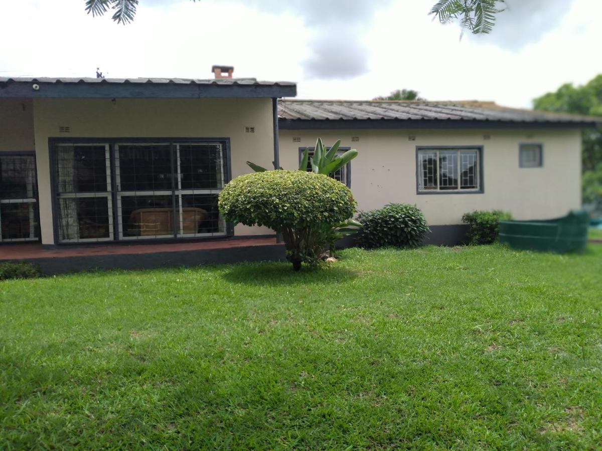 לוסקה Reed Mat Lodge מראה חיצוני תמונה